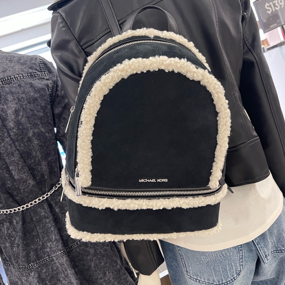 MICHAEL KORS Rhea Medium Suede and Faux Shearling Backpack
Black
NWT - Picture 15 of 16